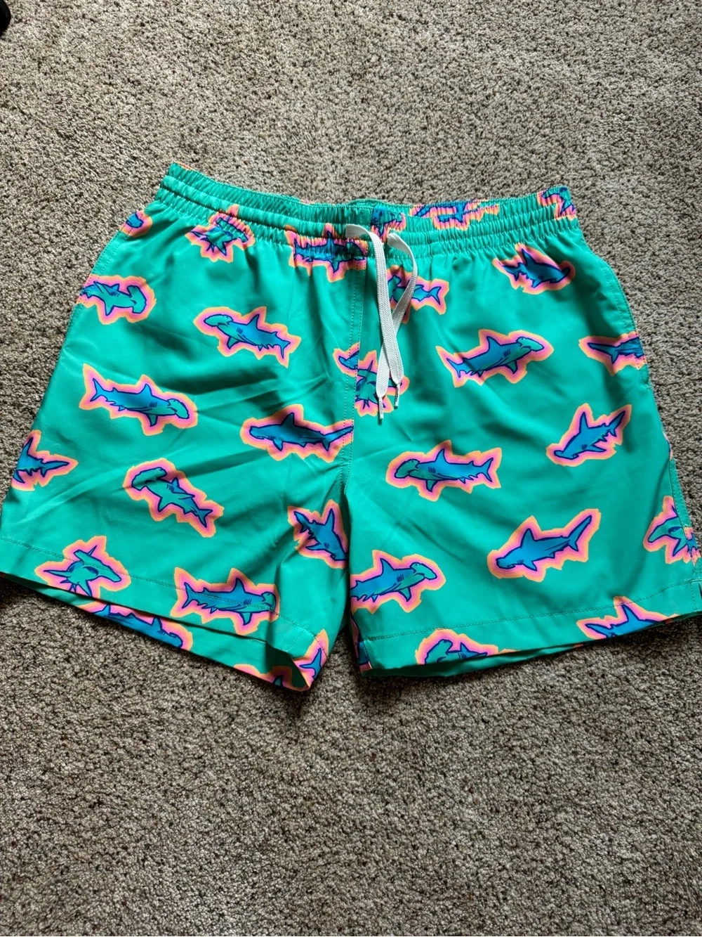 Men’s Chubbies Shark swim trunks 5.5” inseam Size Medium (M) NWOT